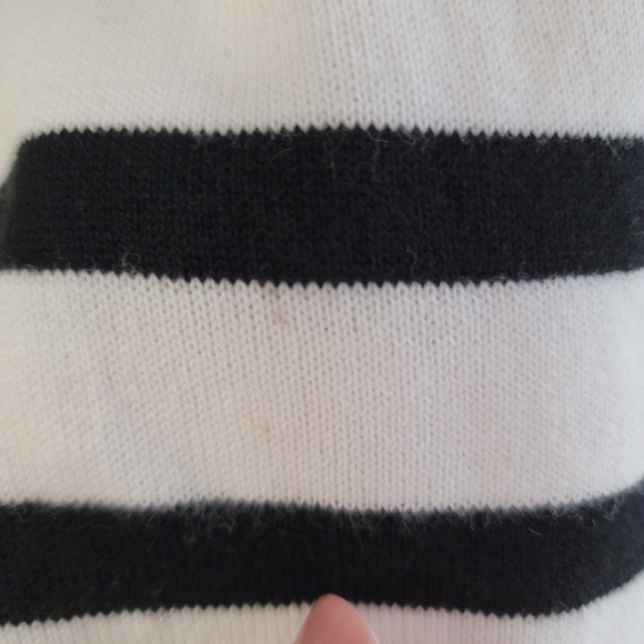 CeCe Sweater Size XS, Fits Small - Picture 6 of 6